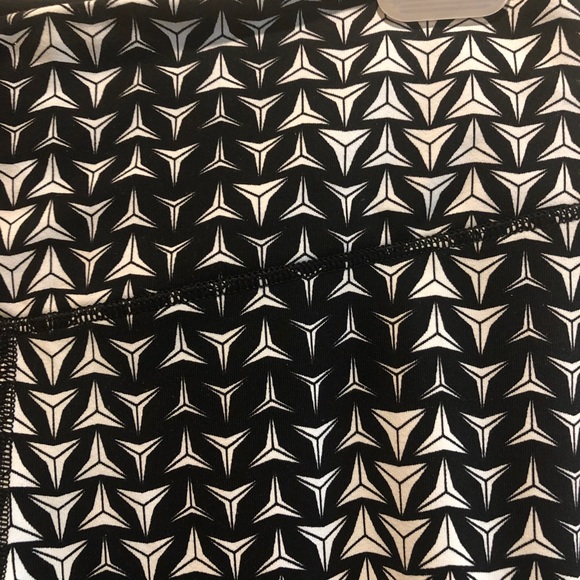 VS SPORT BLACK AND WHITE KNOCKOUT LEGGINGS - Picture 4 of 9